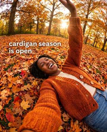 Influencer photo: an ultra-wide selfie lying in autumn leaves