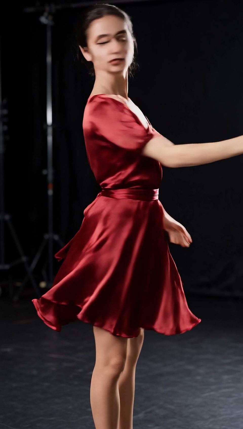 A spin in crimson silk