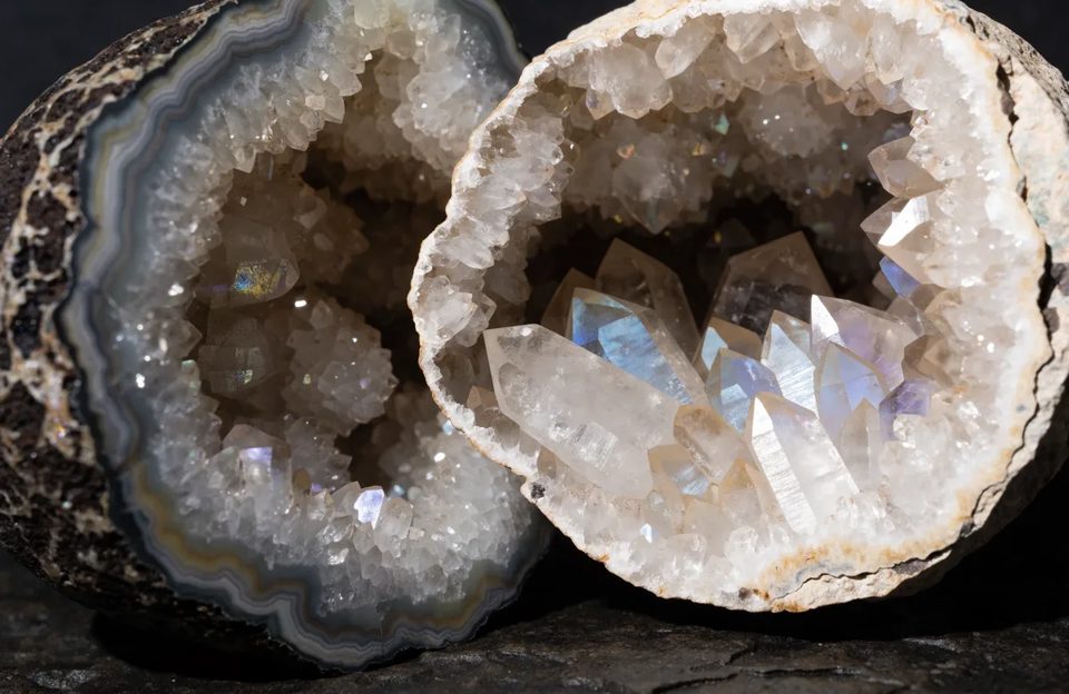 Split geode, facet by facet
