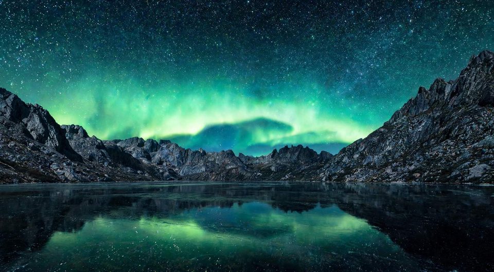 Aurora on black ice